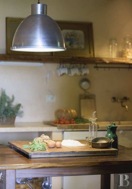 An old olive grove farmhouse restored to its former glory, overlooking the countryside in the Val d'Orcia in Tuscany - photo  n°8